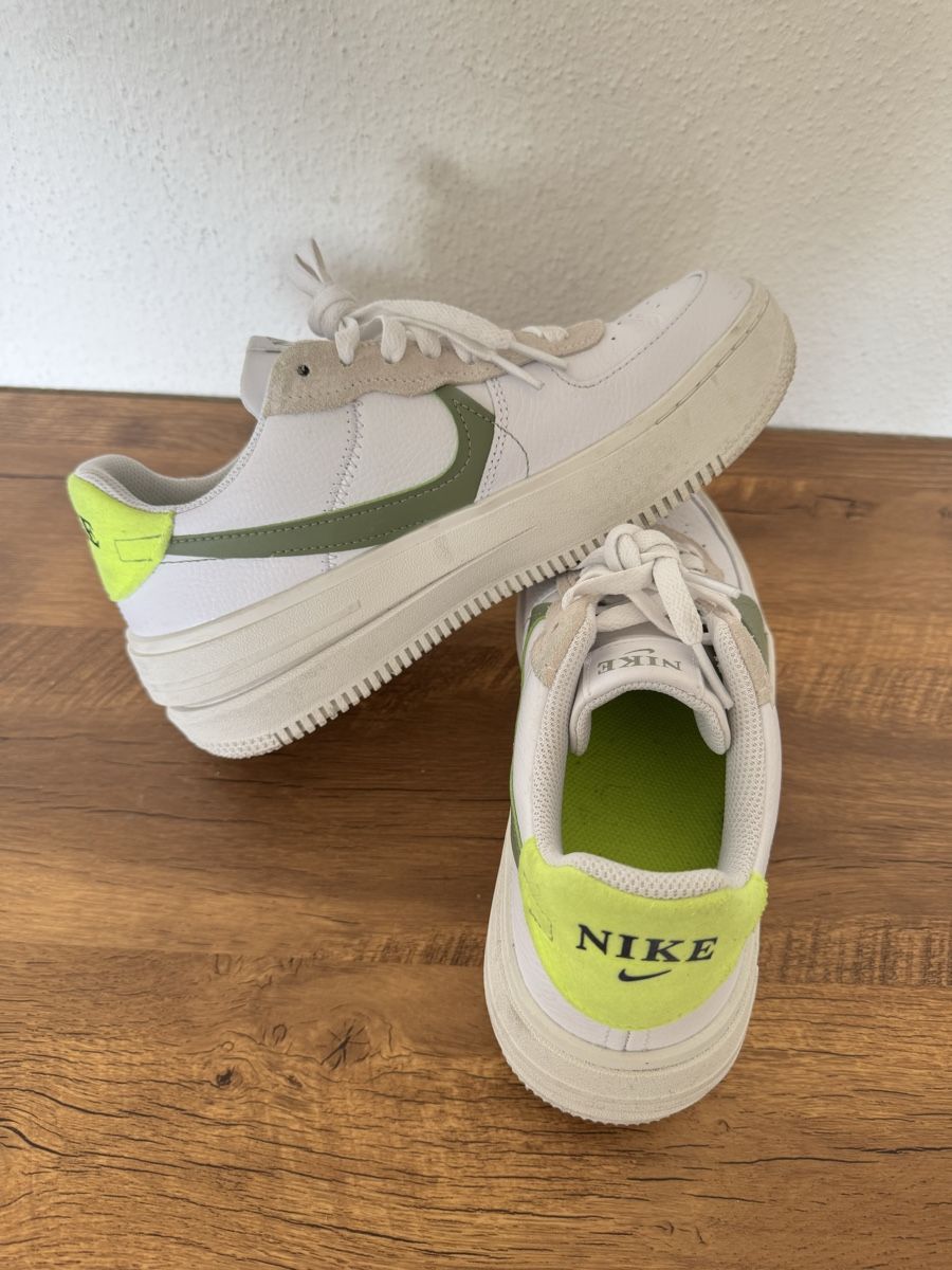 Nike Damenschuhe: Nike Air Force 1 PLT.AF. ORM Blanc Oil Vert, taille 39 – Gebraucht aus Brügg BE von Goob 2