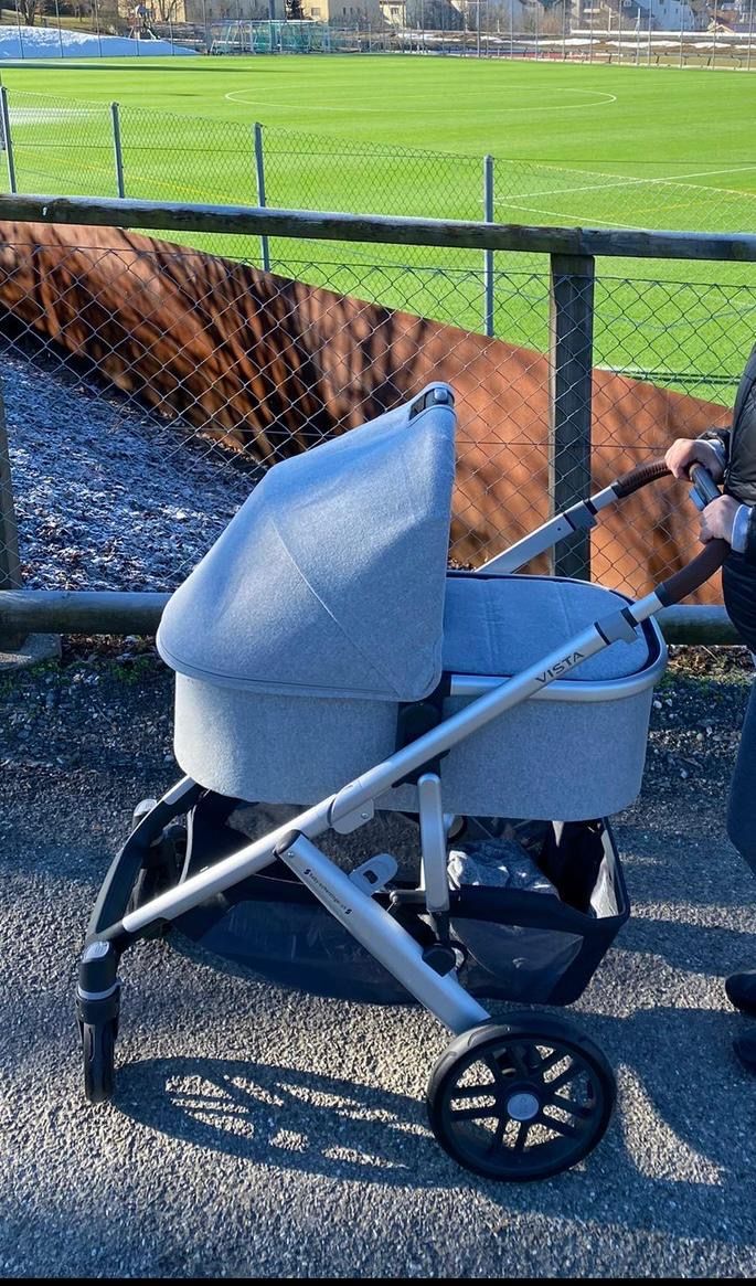 UPPAbaby Carrozzine: Kinderwagen Uppababy Vista V2, grau – Usato da Speicher venduto da Fam.Hartmann