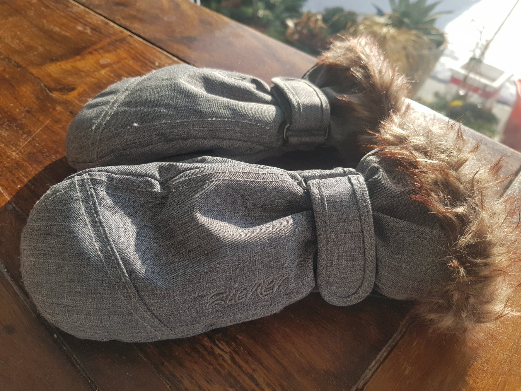 Ziener Guanti: NEUWERTIGE MÄDCHEN SKIHANDSCHUHE VON ZIEHNER – Nuovo (secondo la descrizione) da Root venduto da LifestyleAccessoires 1