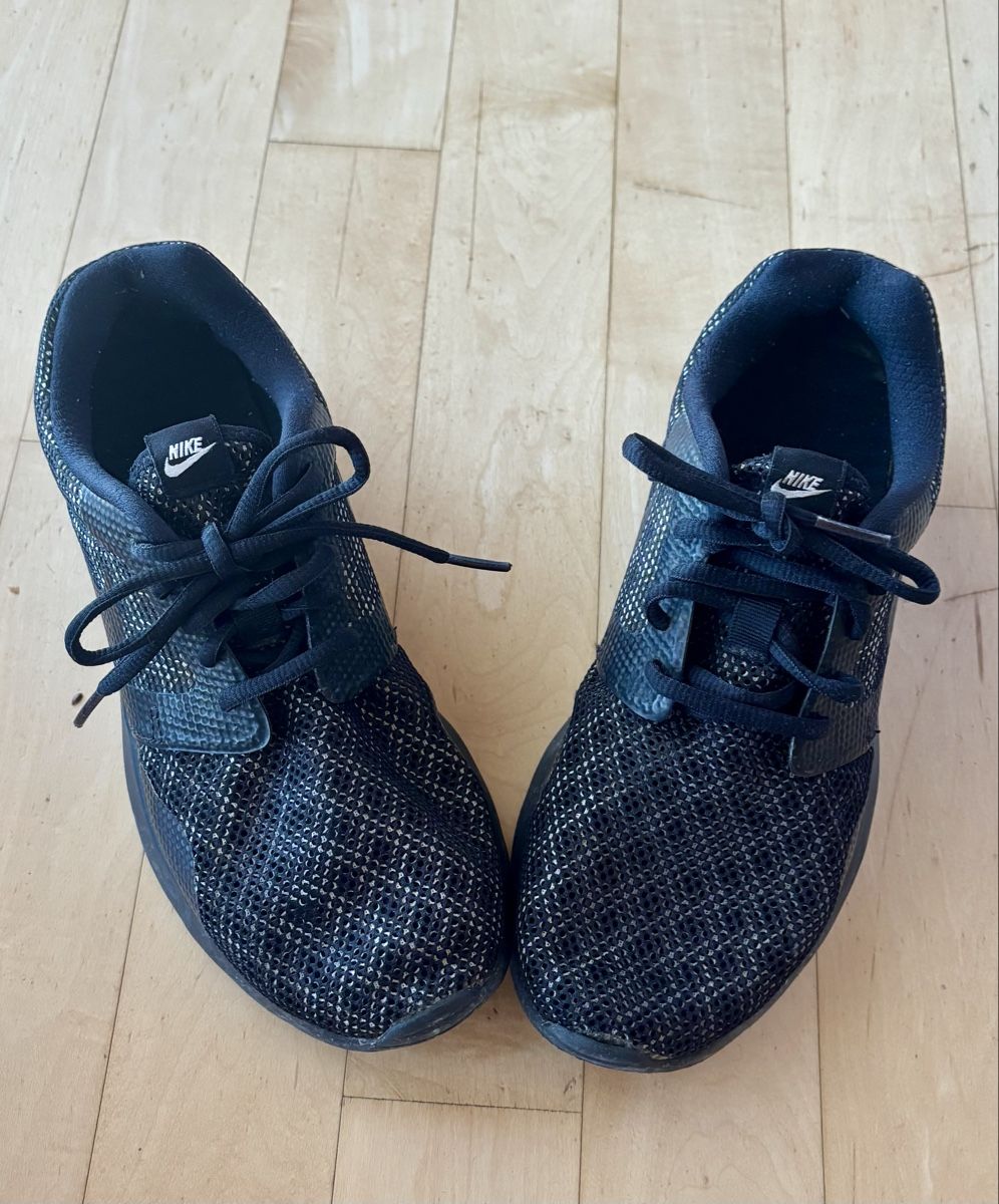 Scarpe da donna: Baskets Nike noires, taille 39, bon état – Usato da Pomy venduto da Pomnath
