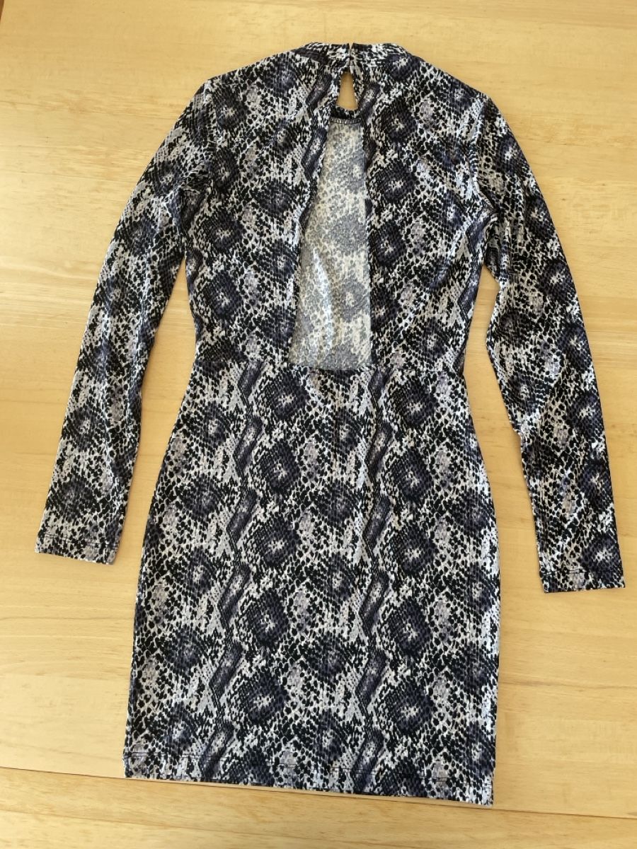 H&M Kleider: Robe manches longues H&M imprimé python taille 36 EUR – Neu (gemäss Beschreibung) aus Ins von Nick63 2