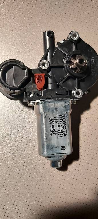 Toutes les pièces auto: Original elektrischer Fensterhebermotor Toyota Corolla Verso – D'occasion à Luzern par 40carti