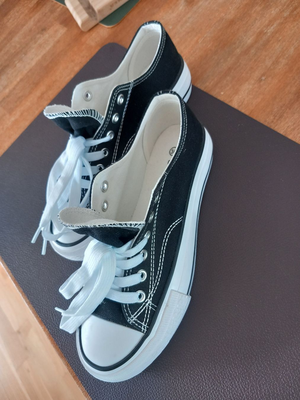 Scarpe da donna: Neue Sneaker – Nuovo (secondo la descrizione) da Aegerten venduto da gismolini 4