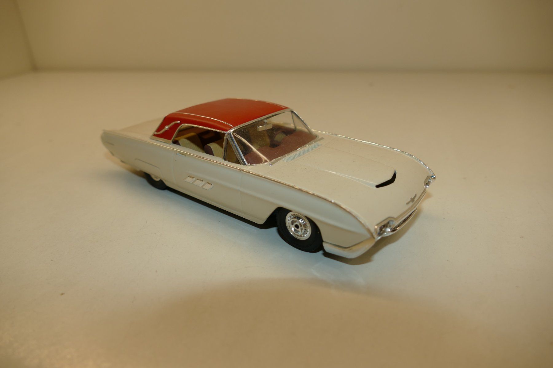 Modellini d'auto: US Oldtimer sauber zusammengebaut – Usato da Niederhasli venduto da rail-duerst