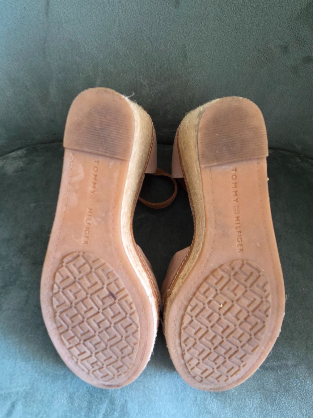 Tommy Hilfiger Damenschuhe: Tommy Hilfiger beige Keilsandaletten – Gebraucht aus Emmen von GrabandGo 5