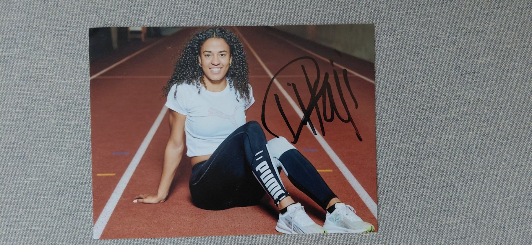 Autografi: Autogramm Ditaji Kambundji – Usato da Schmerikon venduto da Olympia04