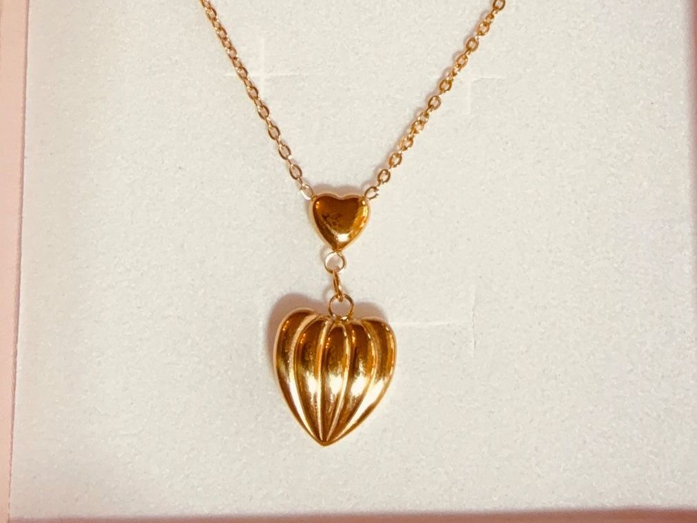 Catenine: Collier cœur d’Or – Nuovo e nell'imballaggio originale da St-Maurice venduto da Sandrinette123