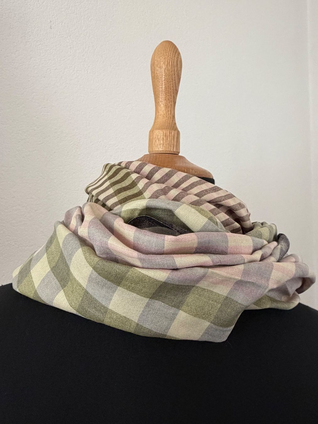 Ensoie Foulard & Sciarpe: En Soie Seidenschal 100 % Seide – Usato da Zürich venduto da chi_9dfb 1