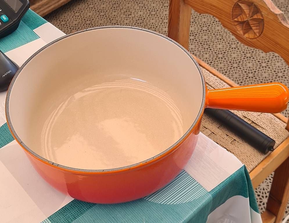Le Creuset Pentole: Caquelon le Creuset – Usato da Estavayer-Le-Lac venduto da limo-nade