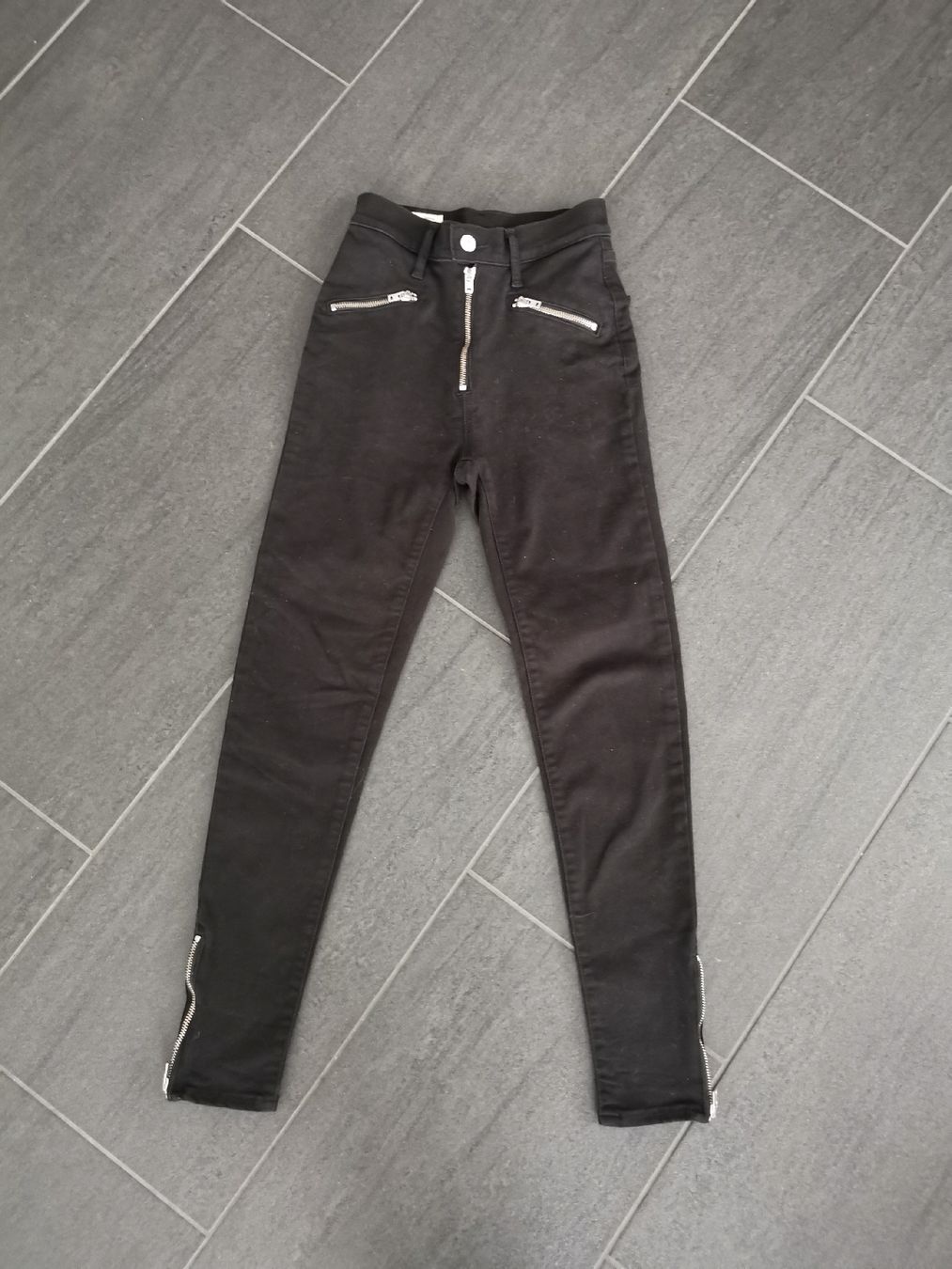 Levi's Pantaloni: Neue Levi's Damenhose – Nuovo e nell'imballaggio originale da Matzendorf venduto da hauli2