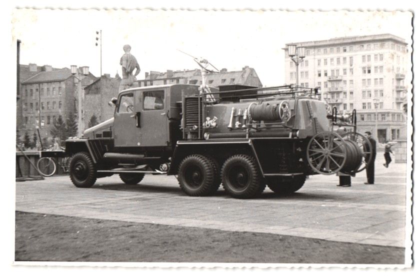 Photos & affiches: 9 Berlin-Friedrichshain, Feuerwehr-Einsa – D'occasion à Berlin par bartko-reher