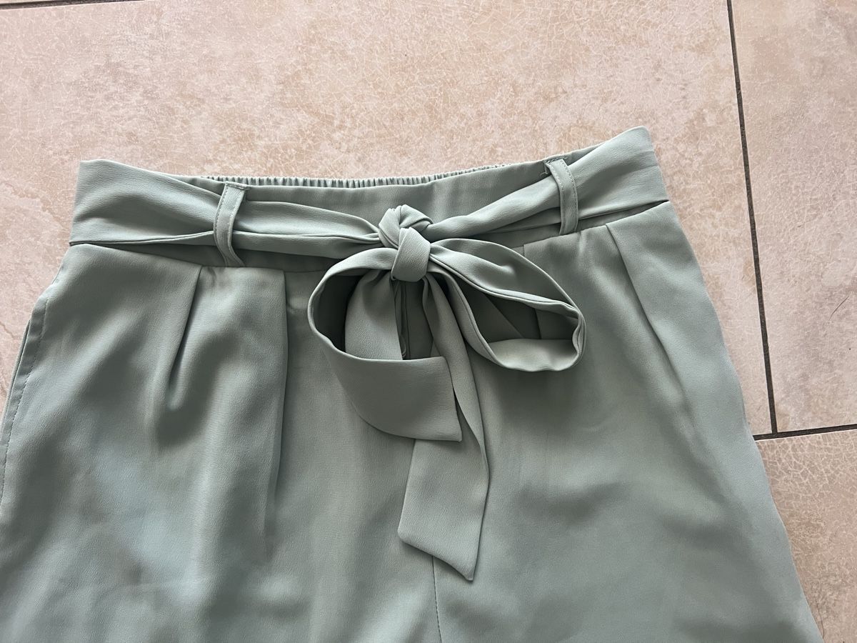 Pantaloni: Mintgrüne Sommerhose, 3/4, Gr. 38 – Usato da Neftenbach venduto da NiRutz 1