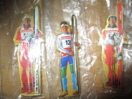 Sammlung 7 St. Abzeichen Skifahrer m. faks.Unterschrift Pin