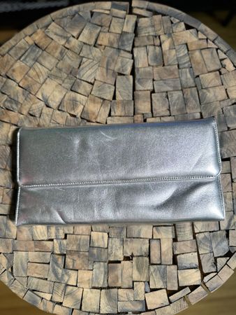 Nappa Leder Clutch Silber (getragen)