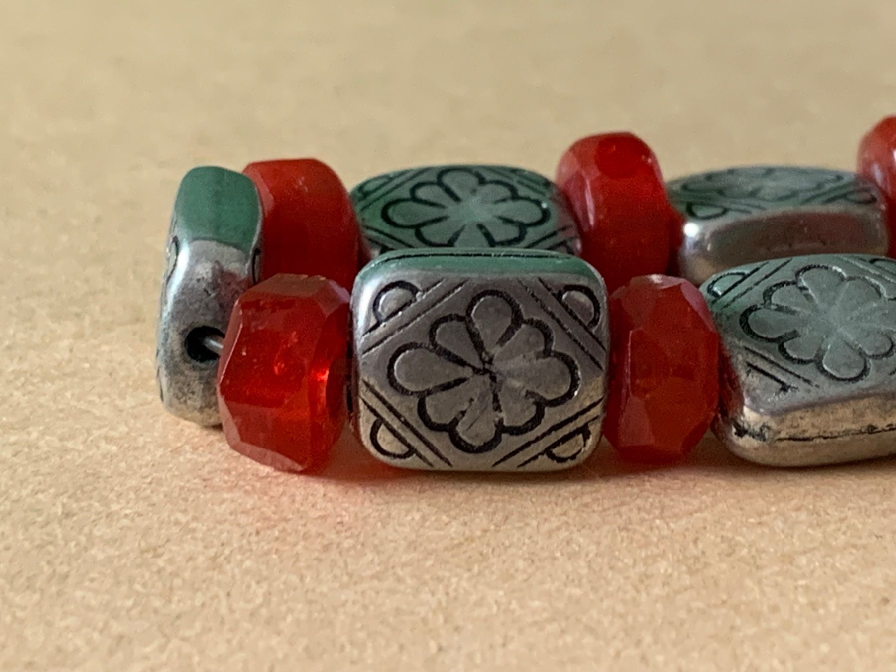 Bracciali & Braccialetti: Armband Silbrige Blumenplättli – Usato da Dittingen venduto da Bijoubelle 6