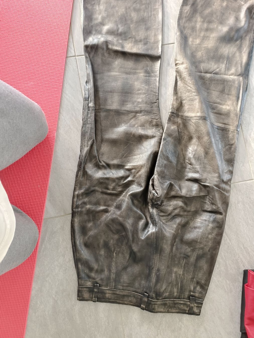 Gestuz Pantaloni: wideleg lederhose – Nuovo (secondo la descrizione) da Thun venduto da oli_s6kv