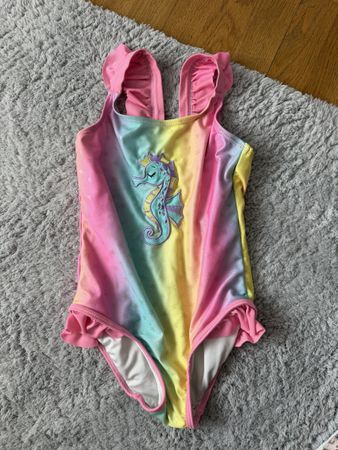 Badeanzug Kinder Gr 122/128 Regenbogen Seepferdchen ☀️