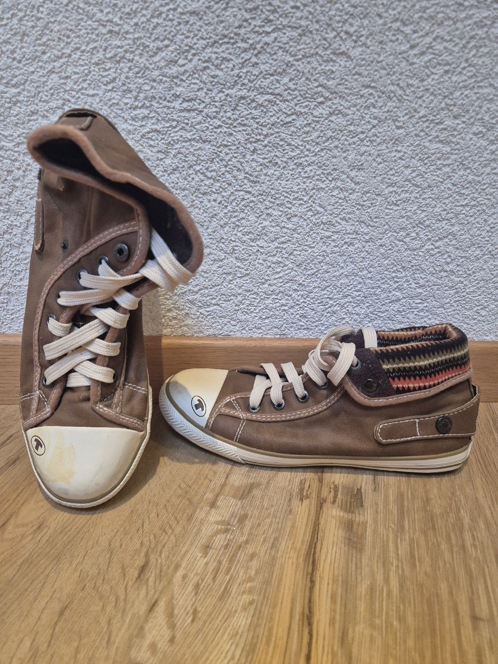 Tom Tailor Scarpe da donna: Sneakers Damen Tom Tailer braun Grösse 36 – Usato da St. Gallen venduto da ali_tms5