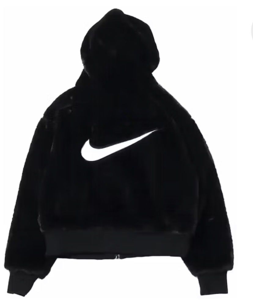 Nike Giacche: Nike Sportswear Essentials Jacke – Usato da Möriken AG venduto da EveMllr 2