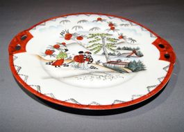 Japanische Platte mit 2 roten Griffen