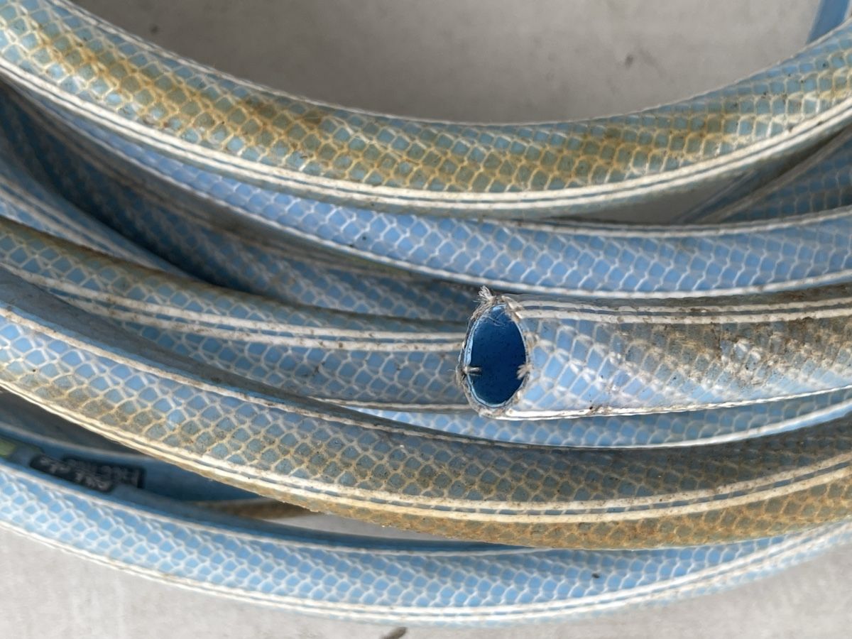 Tuyaux & tubes: Gartenschlauch blau gebraucht L ca. 10m – D'occasion à Wängi par Bmo 1