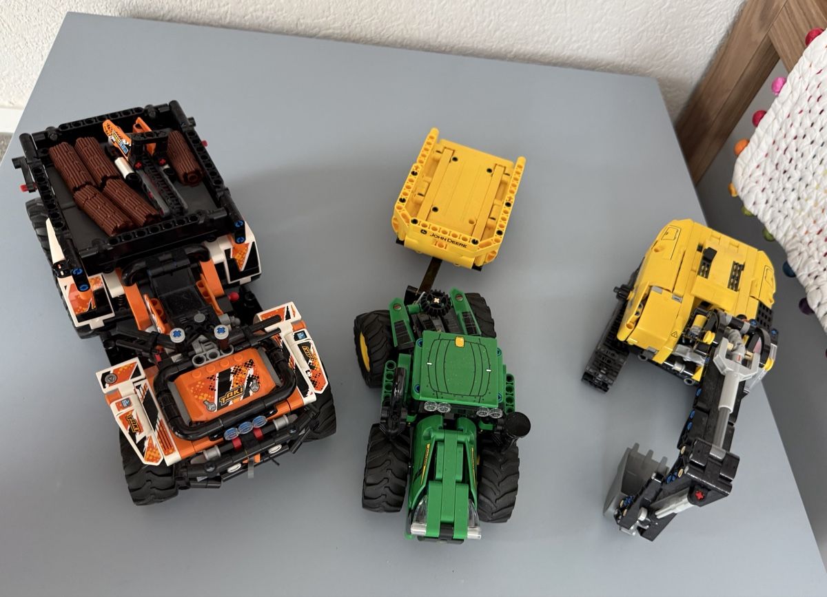 Lego Spielzeuge: Lego Set mit Traktor, Bagger und Geländefahrzeug – Gebraucht aus Richterswil von Schoetto