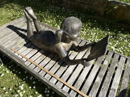 Grosse Messingfigur Lesendes Mädchen, Garten Deko, Top!