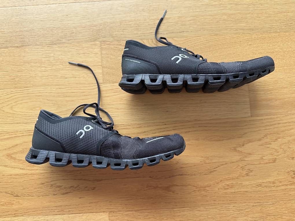 On Scarpe da uomo: ON Cloud Schuh schwarz Grösse 44 – Usato da Ebikon venduto da sherra 4