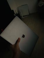 MacBook Pro 15" 2017 – i7 / 16 GB RAM / Radeon Pro 560 / 1 T