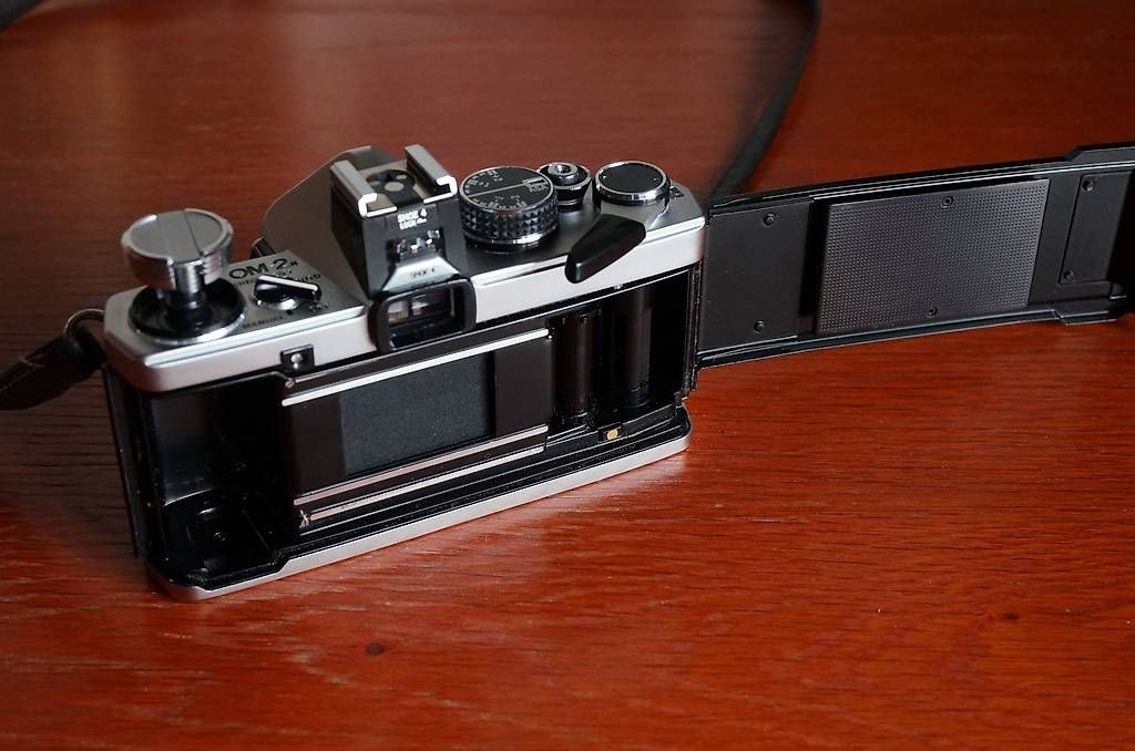 Olympus Fotocamera: Olympus OM-2n Chrom mit Electronic Flash T 32 TOP – Usato da Spreitenbach venduto da Salesmanship 4