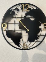Horloge murale design carte du monde métal noir doré
