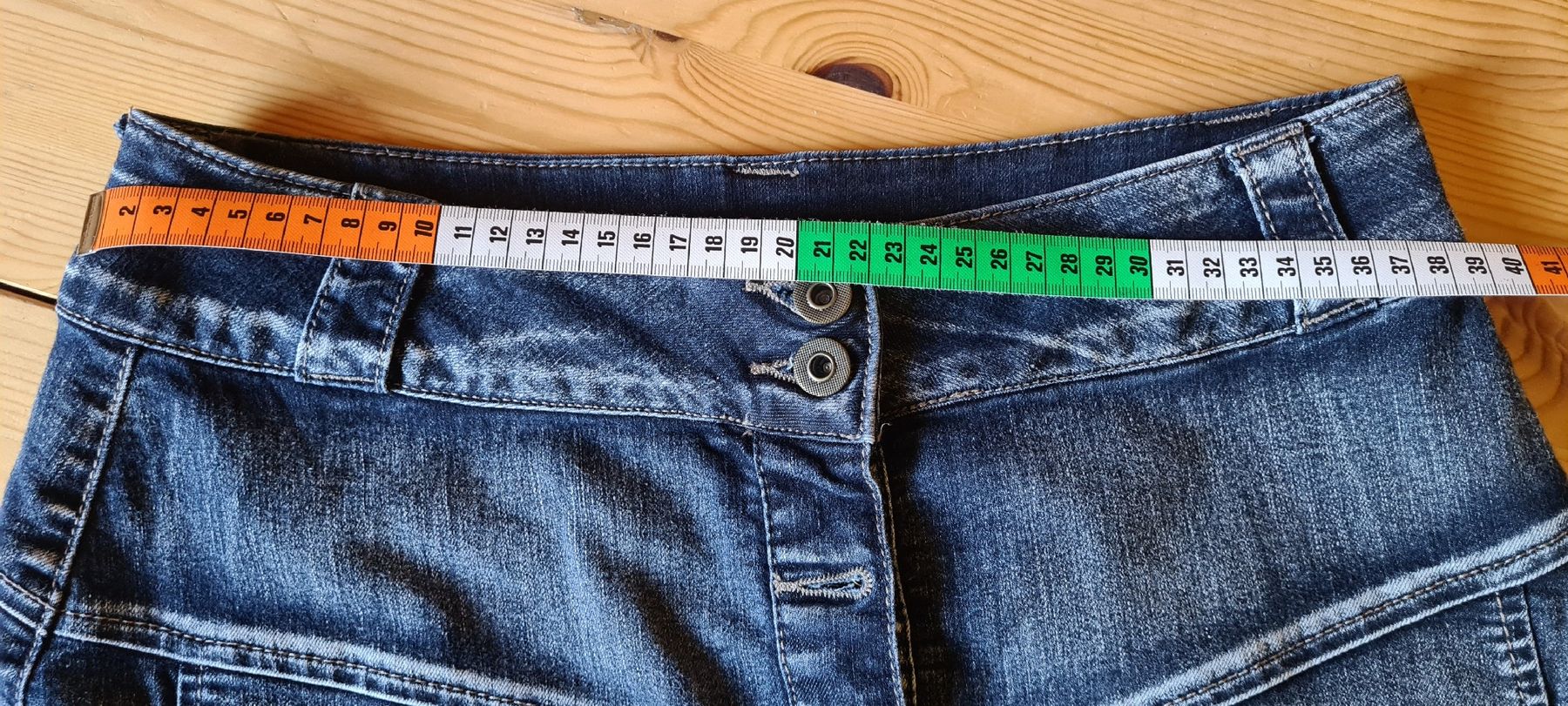Gonne: Sehr cooler Jeansrock – Usato da Davos Frauenkirch venduto da Cluetsch 2