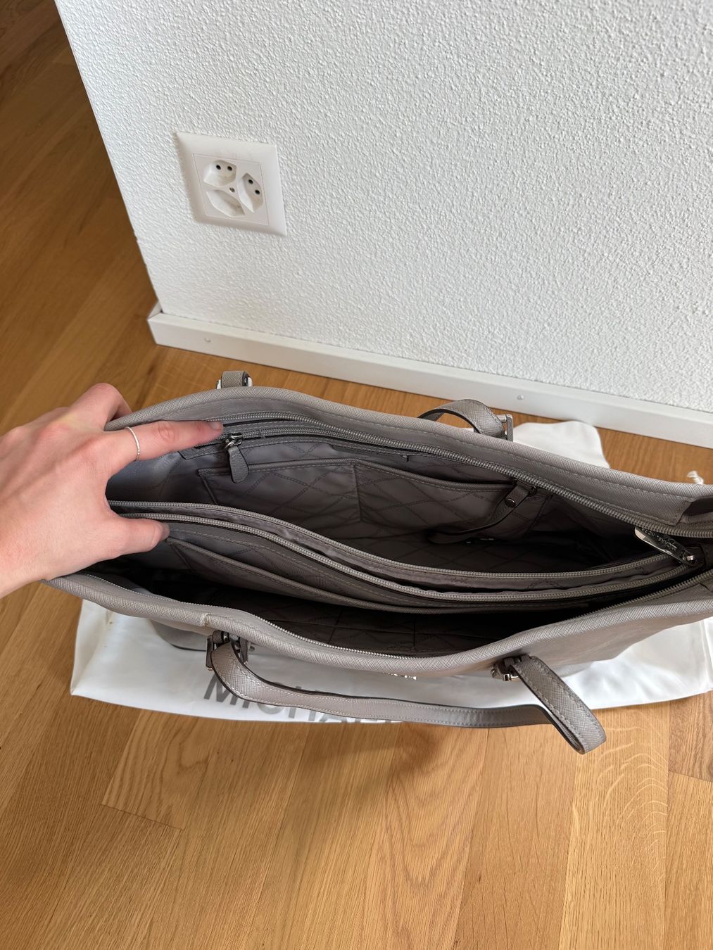 Michael Kors Borse: Michael Kors Shopper Grau – Usato da Zürich venduto da ros_6hw7 1