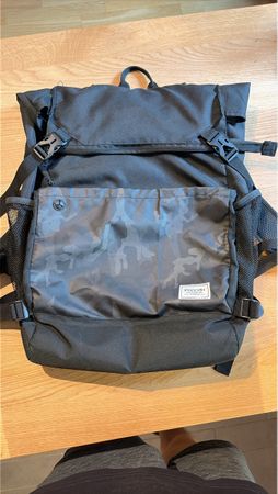 Puccini Rucksack schwarz Tarnmuster neuwertig