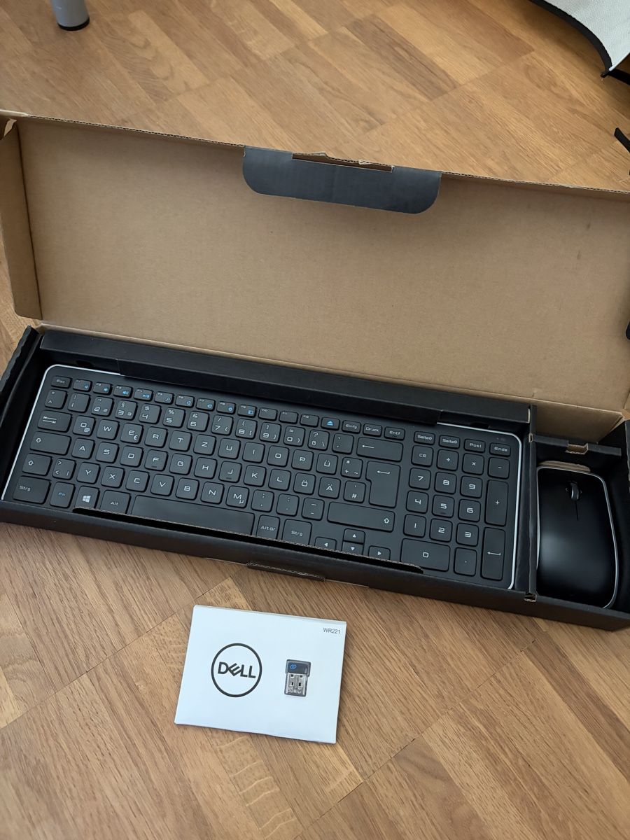 Dell Tastiere: Dell KM714 Wireless keyboard & mouse + Dell WR221 receiver – Usato da Zürich venduto da Carlo_B