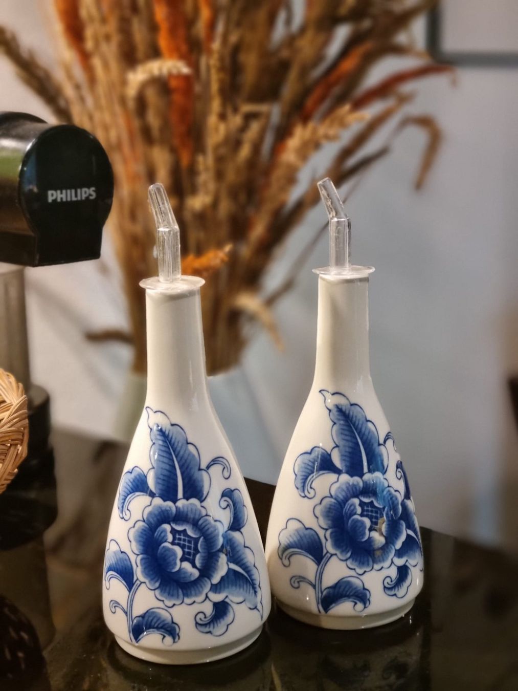 Caraffe: 2er Set: Elegante Oel-/Essig-Spender mit blauem Muster – Usato da Boniswil venduto da san_2ft2