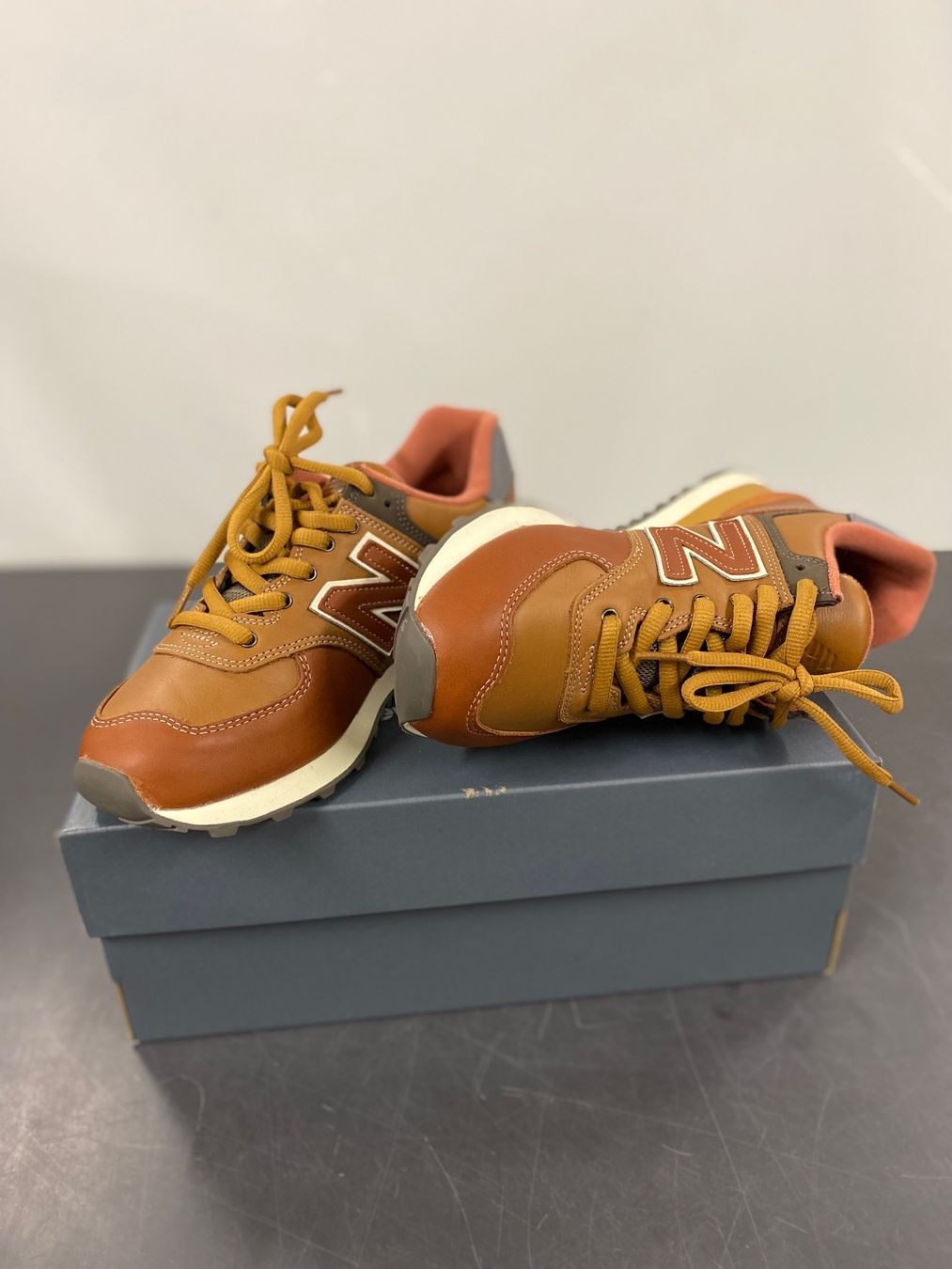 New Balance Scarpe da uomo: New Balance 574 Lederschuhe – Usato da Glattbrugg venduto da Pischte.Brockenhaus
