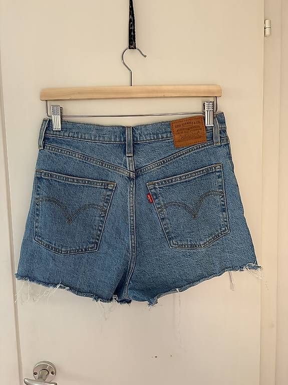 Jeans: Levi's Ribcage Jeans Shorts Gr. 29/S – Usato da Wittenbach venduto da Lenitalasirena 1