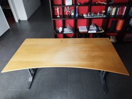 Schreibtisch mit Massivholzplatte