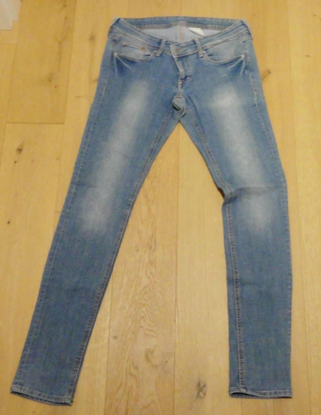 H&M Jeans: Jeans 👖 – Nuovo (secondo la descrizione) da St-Livres venduto da lune_bleue