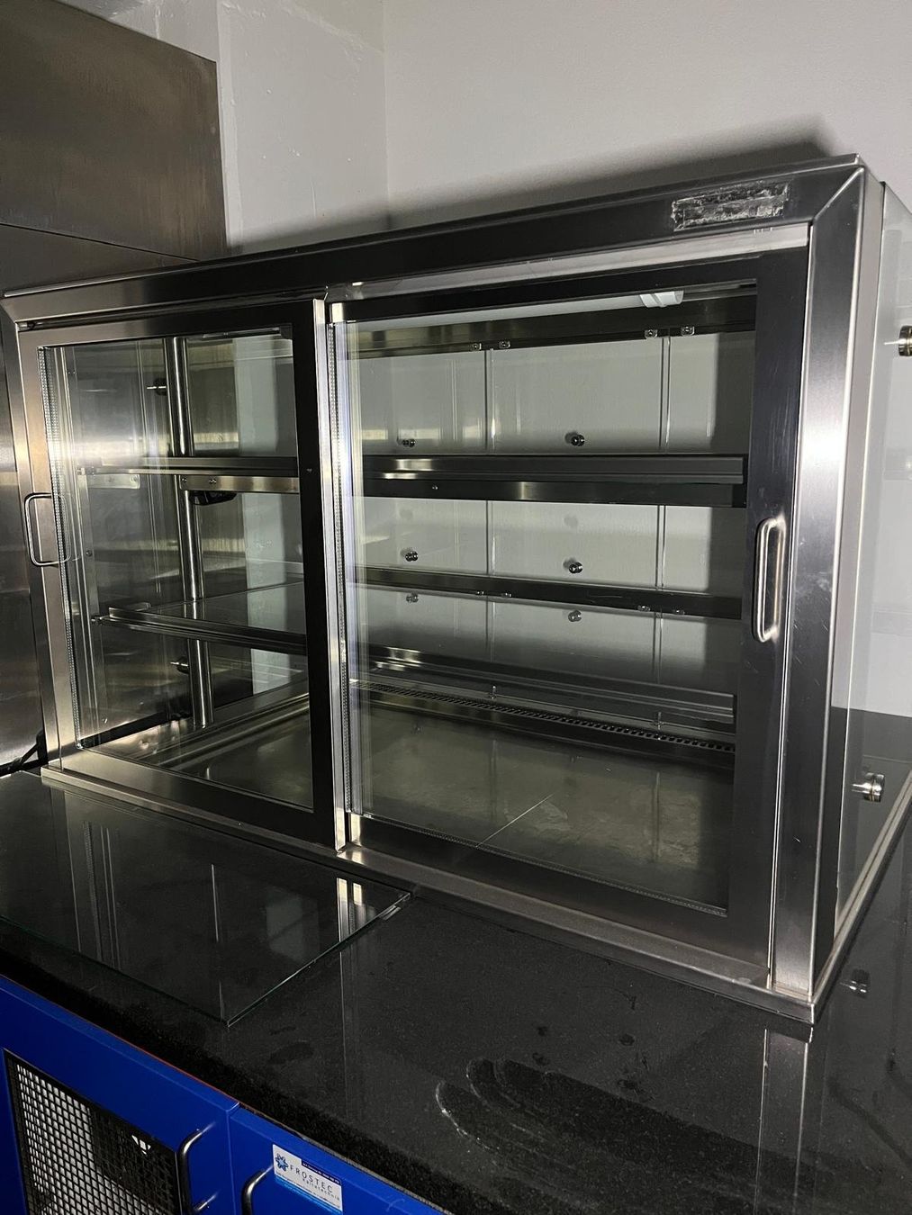 Equipement de magasin & Foires: Kühlvitrine zum Einbauen – D'occasion à Sumiswald par Forum3