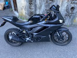 Moto Yamaha R3 noire 2021 bon état