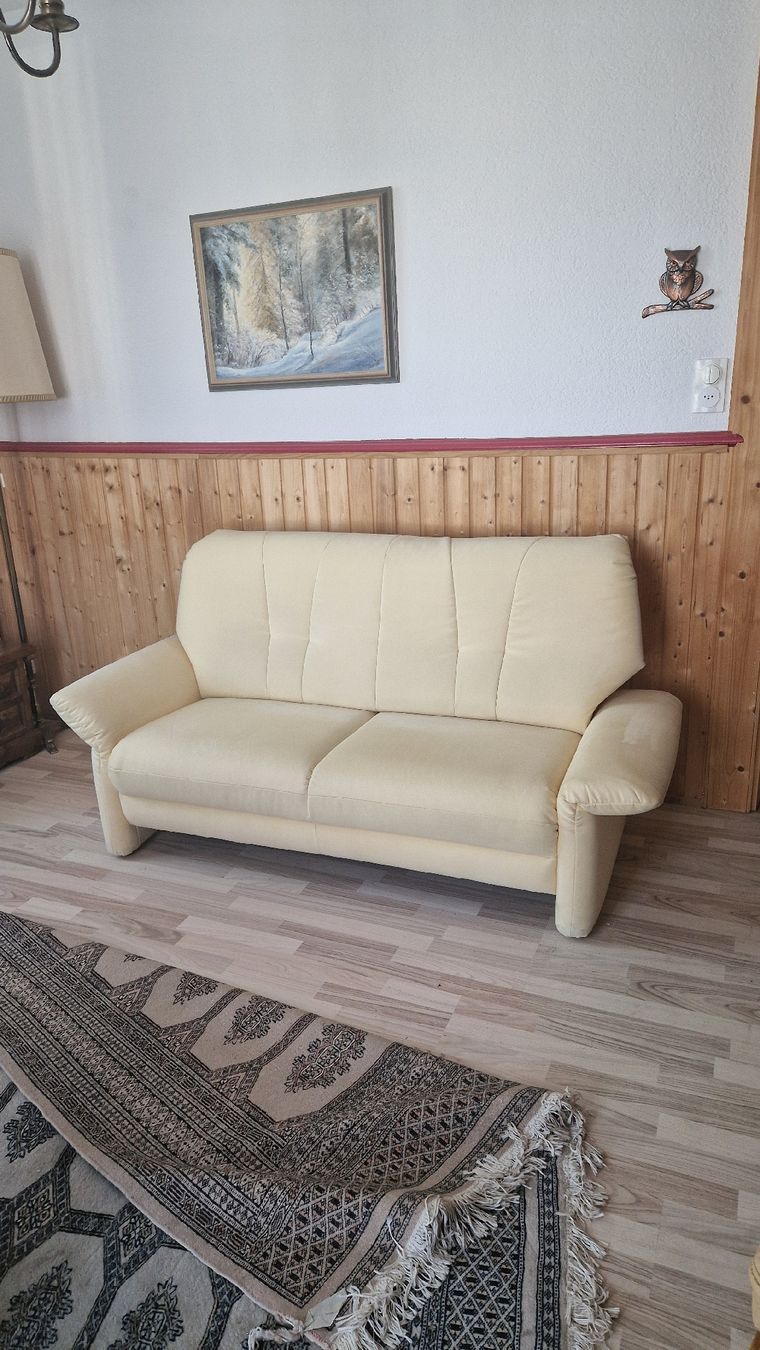 Sofas: Sofa Zweisitzer Gelb / Hellgelb – Neu (gemäss Beschreibung) aus Regensdorf von ine_5yys