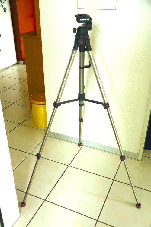 Canon Treppiedi & Teste: Carena Stativ – robust & leicht – ideal für Foto und Video – Usato da Ipsach venduto da Merlux