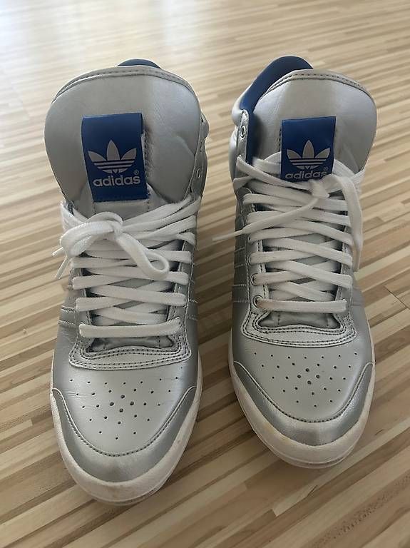 Chaussures femmes: Adidas Sneaker Gr.40 – D'occasion à Roggwil BE par tin_6dz6
