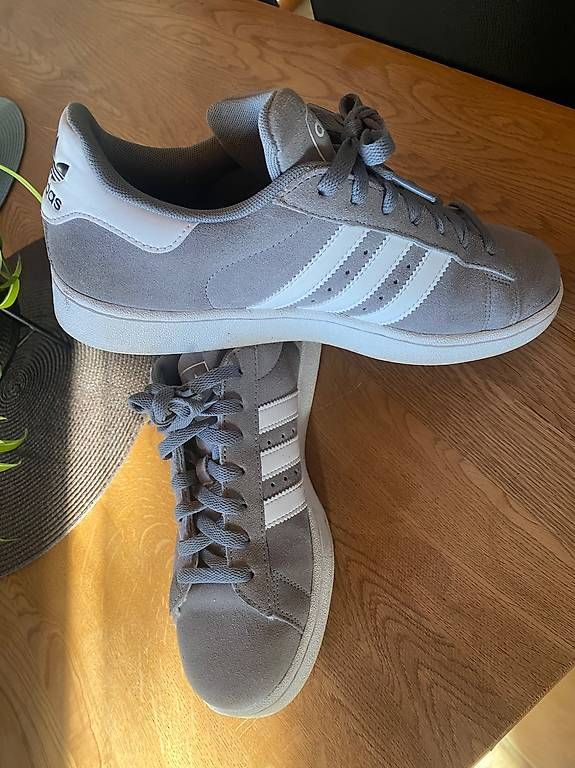 Scarpe da donna: Adidas femme  – Usato da Fiez venduto da del08