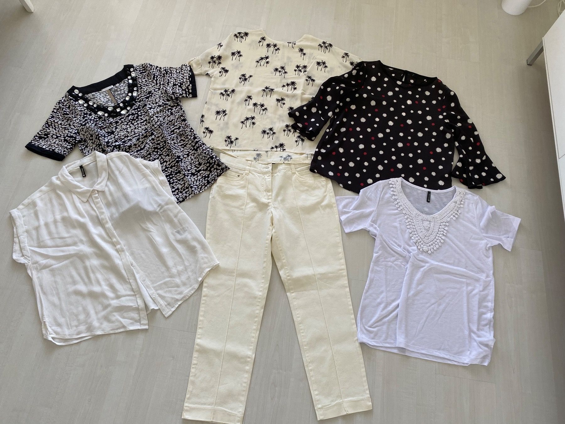 Lotti di vestiti: Neu!!! Sehr schönes Set M/40 – Nuovo e nell'imballaggio originale da Herzogenbuchsee venduto da ameise02
