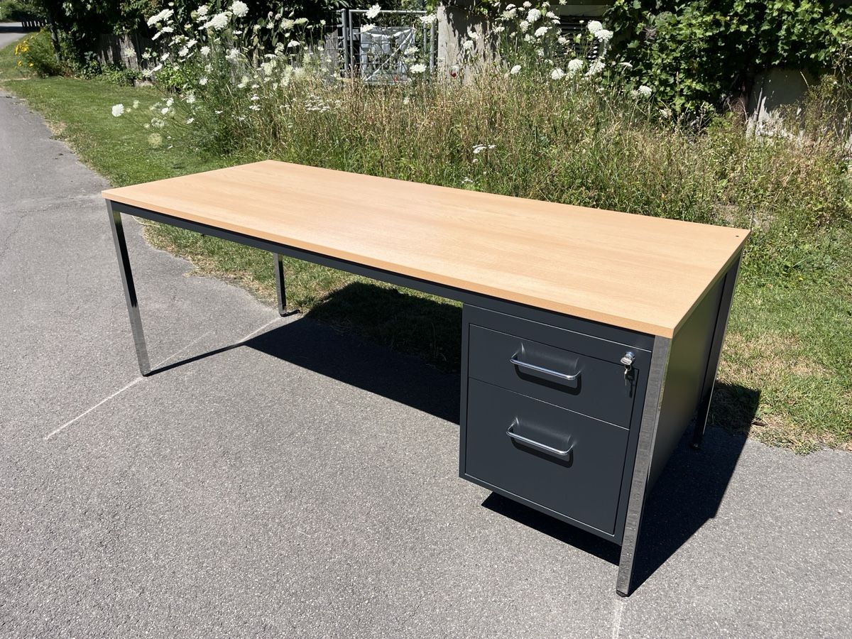 Schreibtische: Bürotisch mit Korpus 200x80x75 cm – Gebraucht aus Belp von gygli