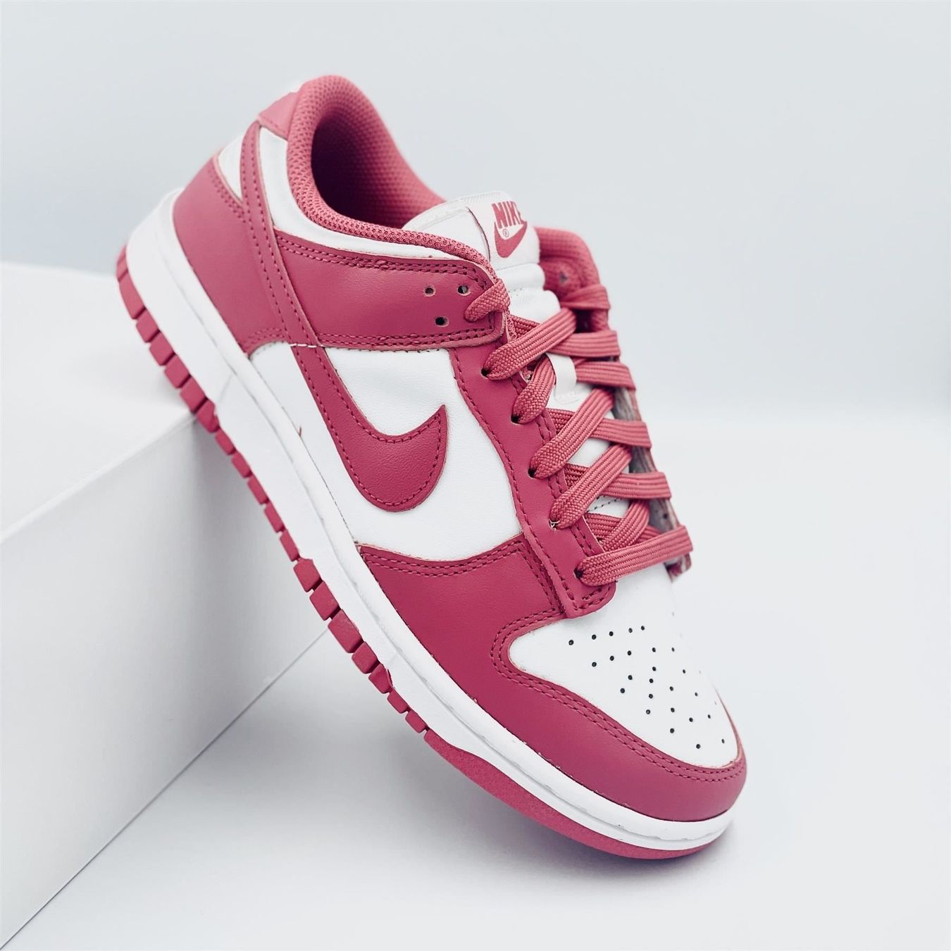 Nike Scarpe da donna: Nike Dunk Low Archeo Pink EU 38 – Nuovo e nell'imballaggio originale da Erlinsbach venduto da sasneakers 2