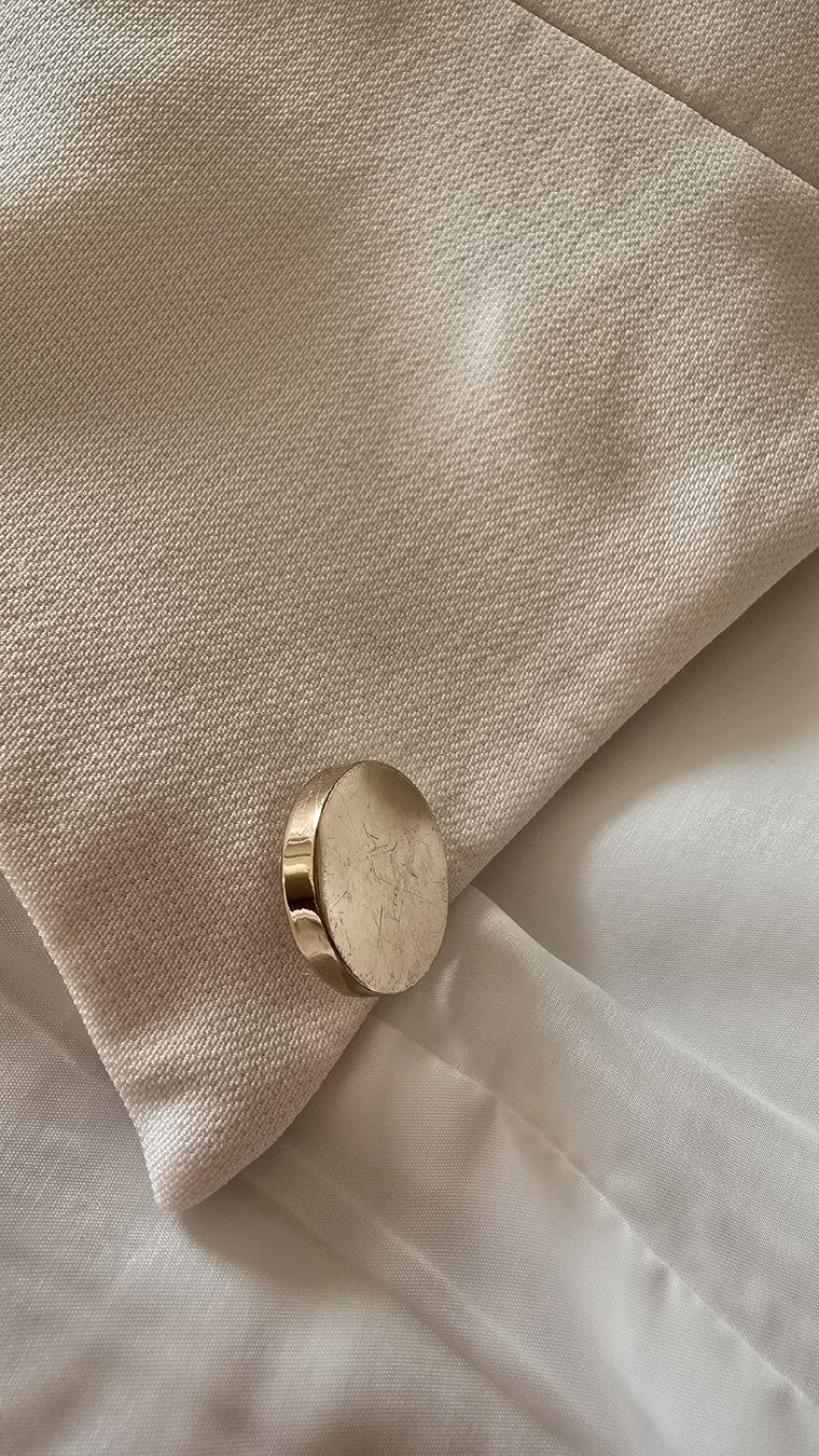 Giacche: Sass & Bide white shaped jacket with gold buttons size 8 – Usato da Wislikofen venduto da Riko007 4
